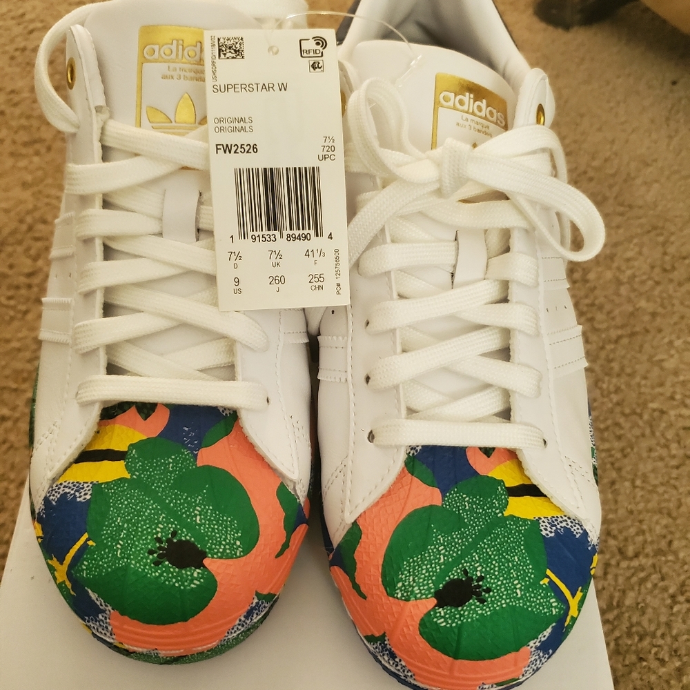SUPERSTAR W